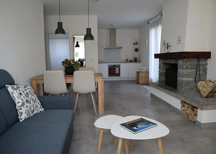 Ca Meriggio Bright Within Walking Distance Of The River Apartment